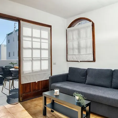 Sea Waves Lanzarote 500m From Playa Grande Big Terrace And Pool Holiday home *